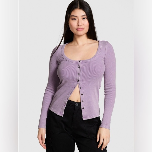 PINK Victoria’s Secret Frozen Plum Ribbed Long Sleeve Top NWT Size Medium - Picture 2 of 4